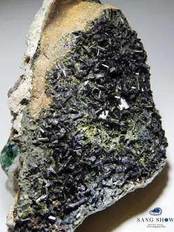 مشخصات و خرید سنگ اپیدوت بزرگ پر بلور S247 معدنی | سنگشو