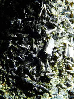 مشخصات و خرید سنگ اپیدوت بزرگ پر بلور S247 معدنی | سنگشو