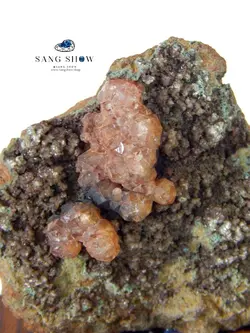 سنگ آنالسیم قرمز ویژه و اصل بر روی پایه چوبی و بستر S577راف