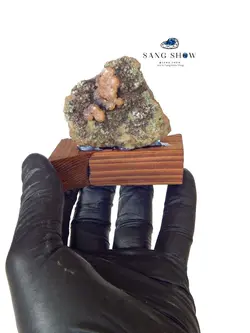 سنگ آنالسیم قرمز ویژه و اصل بر روی پایه چوبی و بستر S577راف