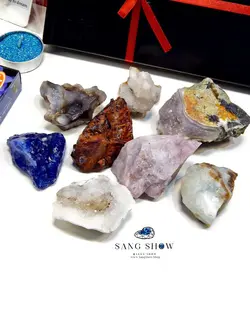 پک هدیه بهمن ماه سنگهای اصل و معدنی بهمراه آویز کریستال کوارتز PACKBM4