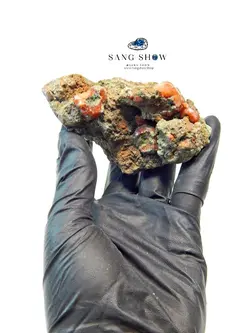 سنگ آنالسیم قرمز نمونه زیبا و معدنی بر روی بستر S1023 سنگشو