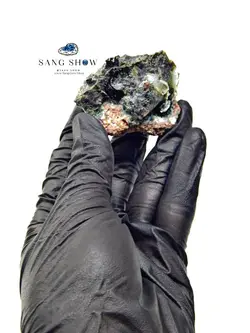 سنگ ابسیدین سبز آتشفشانی زیبا روی بستر نمونه اصل و معدنی S1080