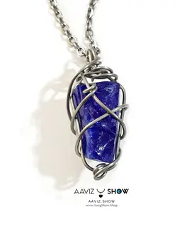 گردنبند سنگی ابسیدین آبی نمونه معدنی و راف با قاب مفتولی انحصاری سنگشو A911