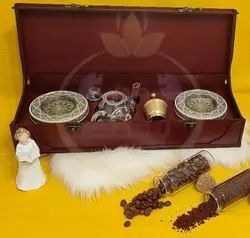 جعبه چوبی زعفران مدل 02 رنگ ماهگونی با هاون جام و قوری و ظرف خاتم 5گرم 