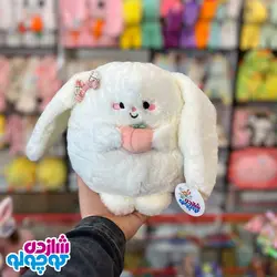 عروسک خرگوش هلو به دست