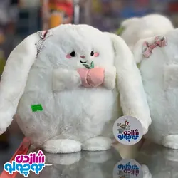 عروسک خرگوش هلو به دست