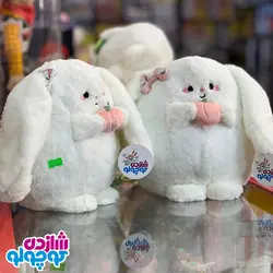 عروسک خرگوش هلو به دست