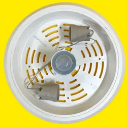 چراغ سقفی دو سرپیچ دار مجهز به سنسور حرکتی بدنه پلاستیکی و رویه طلقی مهر تابان