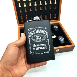 ست قمقمه جیبی استیل جک دنیلز و جعبه چوبی شطرنج کد F524