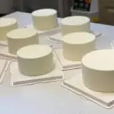 دستگاه خامه صاف کن صنعتی کیک صاف کن خامه کشی جهت تولید انبوه کیک در انواع اشکال مختلف cake creamer machine با ده سال گارانتی بی قید و شرط سازه مکانیکی دستگاه