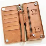 کیف پول و چرم خارجی درجه یک ابعاد ۹×۱۸ قابل استفاده آقایان و بانوان دارای جاکارتی جا سیمکارتی و مموری جا تلفن همراه جا اسکناس محل نگهداری مدارک به صورت زیپ دار همراه یک جاکلیدی مدل کیهان محصول تکوتوک مشهد - لطفاً رنگ رو از قسمت پایین عنوان دقیق انتخاب کنید