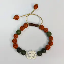 دستبند سنگ یشم و رودراکشا با پلاک نقره اوم کد80