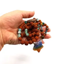 گردنبند رودراکشا ، سنگ چشم ببر،عقیق سبز و مهره تبتی با آویز هفت چاکرا کد 47