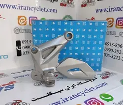 براکت جلو موتور سیکلت NS150/200 چپ نقره ای اصلی کاربراتور