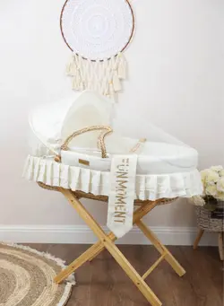 Moses basket with foldable wooden stand 