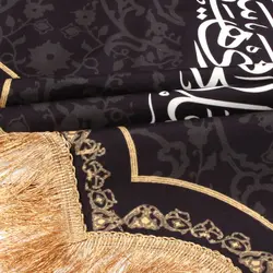 کتیبه مخمل با شعار این طالب بدم المقتول بکربلا زمینه مشکی در ابعاد 140*200