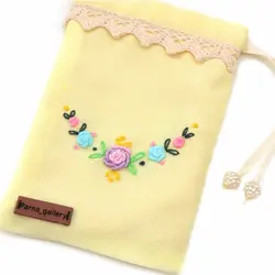 جانماز کیفی 20*20 گلدوزی با دست رنگ زرد