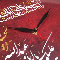 ساعت دیواری با شعار السلام علیک یا اباعبدالله الحسین زمینه قرمز فریم مشکی