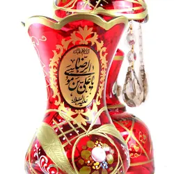 شمعدان با شعار السلام علیک یا اباعبدالله الحسین و یا علی بن موسی الرضا ارتفاع 50 سانتیمتر رنگ قرمز کمر باریک