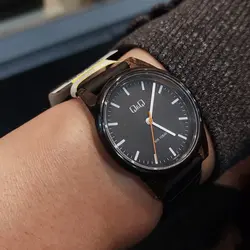 ساعت کیو اند کیو زنانه اصل ژاپن دارای ثانیه شمار نارنجی منساب هدیه