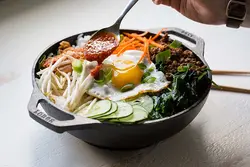 ماهیتابه برند Lodge|مدل ‎17L9MW |مینی ماهیتابه | چدنی |9 اینچی| با دسته های حلقه ای|ارسال 15 الی 20 روزکاری | ایپسند| خرید از آمازون | خرید آسان از امارات و امریکا