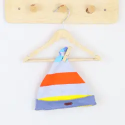 کلاه بوقی طرح راه راه برگ سبز