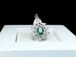 مدال توگردنی توپاز سبز اصل - جواهر خاص