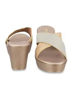 صندل طلایی رنگ زنانه مترو