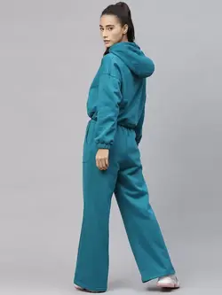 لباس ورزشی آبی رنگ لابها