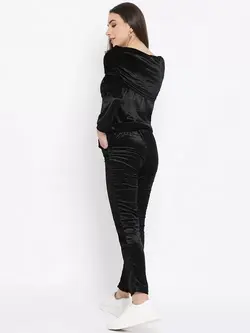 لباس ورزشی مشکی رنگ آیکی چیک