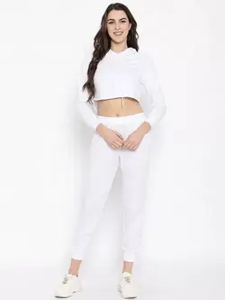 لباس ورزشی سفیدرنگ آیکی چیک