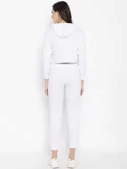 لباس ورزشی سفیدرنگ آیکی چیک