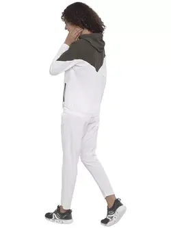 لباس ورزشی سفید رنگ چکوکو