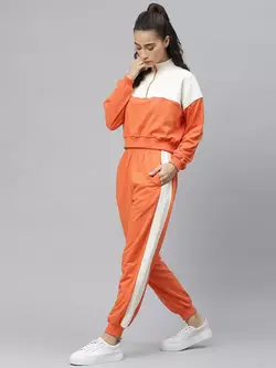لباس ورزشی نارنجی رنگ لابها