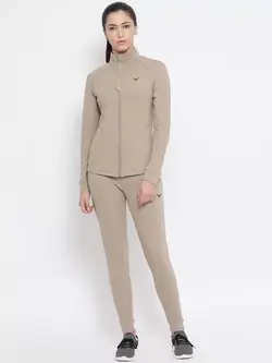 لباس ورزشی رنگ بژ اینوینسیبل