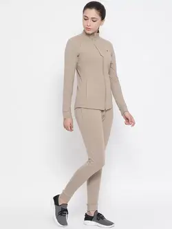 لباس ورزشی رنگ بژ اینوینسیبل