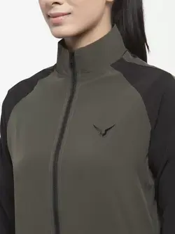 لباس ورزشی سبز مشکی رنگ اینوینسیبل