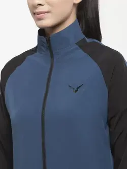 لباس ورزشی آبی مشکی اینوینسیبل