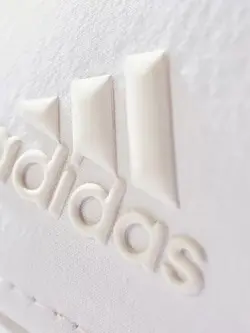 کلاه سفید رنگ آدیداس