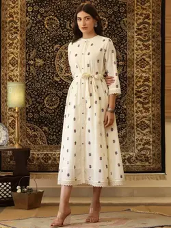 پیراهن سفید رنگ گلدار  اسکاخی