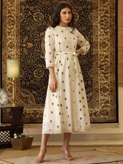 پیراهن سفید رنگ گلدار  اسکاخی