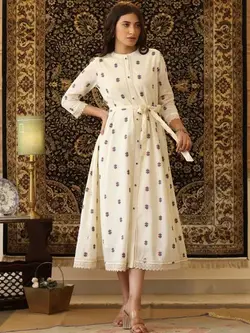 پیراهن سفید رنگ گلدار  اسکاخی