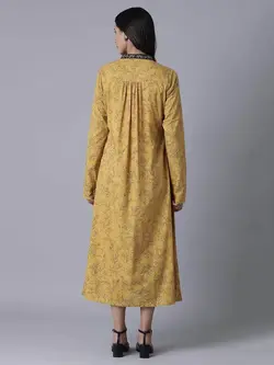 پیراهن زرد رنگ طرحدار دبلیو