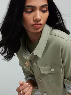 کت سبز رنگ لُو