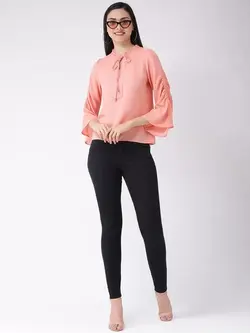 بلوز صورتی رنگ لاتین کوارترز