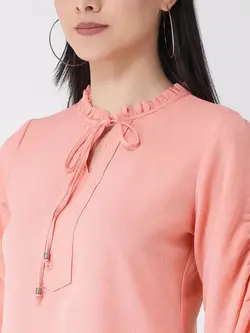 بلوز صورتی رنگ لاتین کوارترز