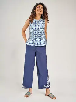 بلوز آبی رنگ طرحدار گلوبال دسی