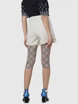 شلوارک سفید رنگ طرح دار ورومودا