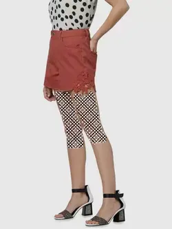 شلوارک قهوه ای رنگ طرح دار ورومودا